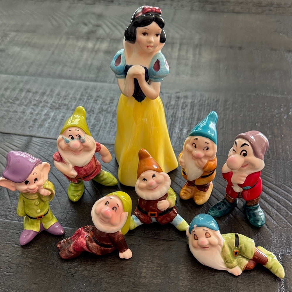 Vintage Walt Disney Productions Japan Snow White & 7 Dwarfs Ceramic Figurine Set